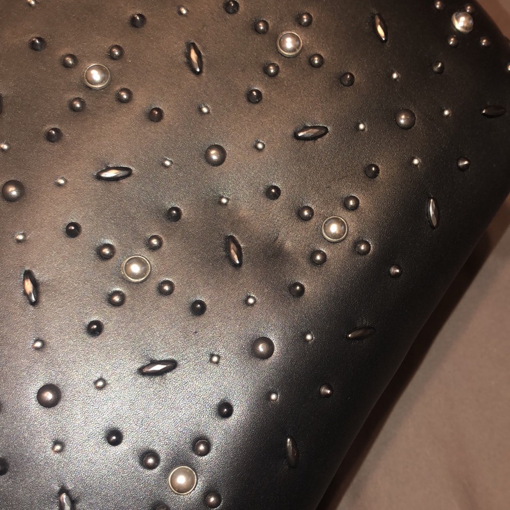 New Women's Black Dakotah Satchel - Picture 10 of 16